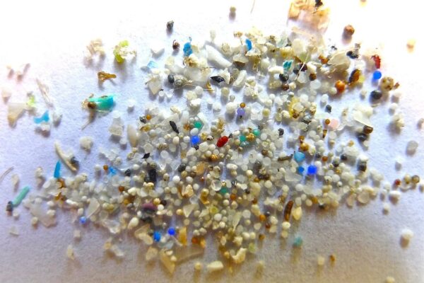 Manusia Bisa Menghirup Lebih dari 70.000 Partikel Mikroplastik Setiap Hari?