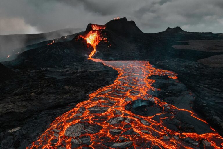 Thríhnúkagígur: Gunung Api dengan Ruang Magma Terbuka