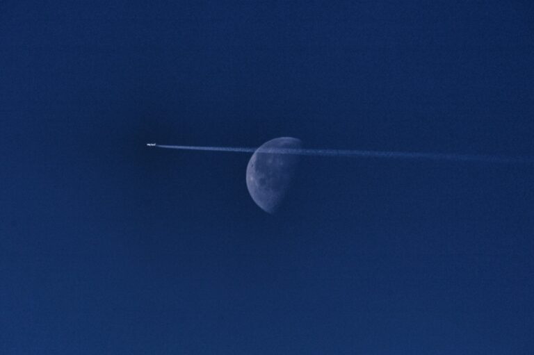 Artemis II Cetak Sejarah dengan Lintasan Sisi Jauh Bulan