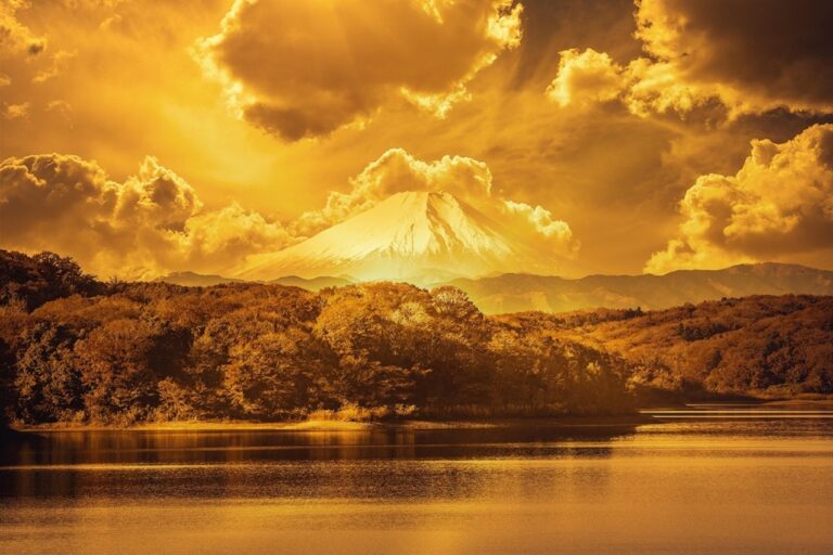 Gunung Api Raksasa Kikai Jepang Tengah Mengisi Ulang Magma Secara Perlahan?