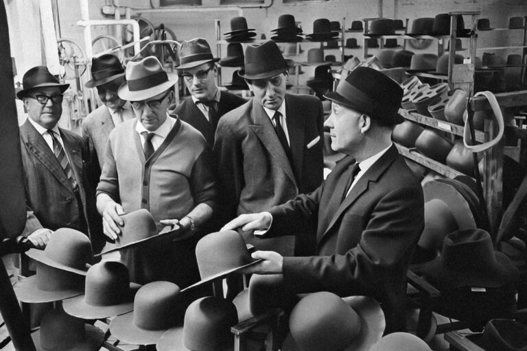 Mengapa Orang Dulu Rela Mempertaruhkan Segalanya Demi Topi?