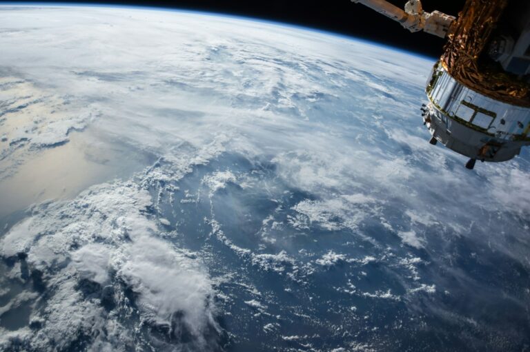 Hujan “Bahan Kimia Abadi” Tak Terlihat Menyebar ke Seluruh Planet?