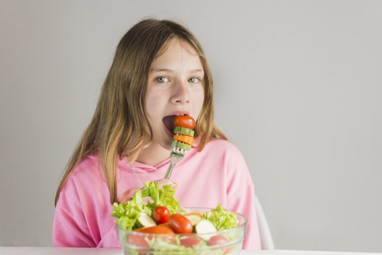 Bagaimana Membiasakan Anak Makan Lebih Banyak Sayuran Sejak Dini?