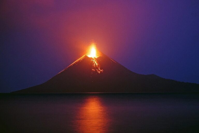 Letusan Anak Krakatau Ganggu 712 Penerbangan, 150.000 Penumpang Terdampak